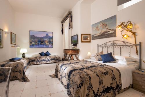Postel nebo postele na pokoji v ubytování Roma Central Guest House