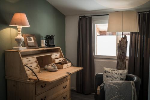 a room with a desk and a lamp and a chair at Hotel-Restaurant Burgseeli in Goldswil