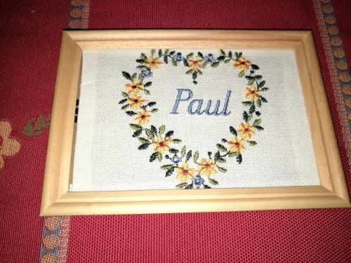 a framed picture of a heart with the word raul at Elbhangzimmer Dresden in Dresden