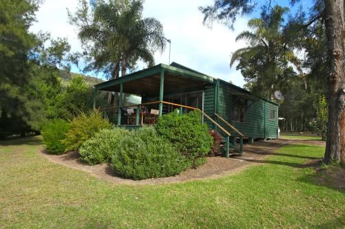 カンガルー・バレーにあるSiver Cabinの木立公園内温室