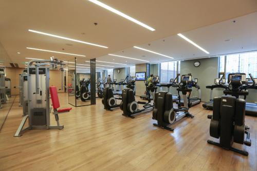 The fitness center and/or fitness facilities at Shangri-La Dalian