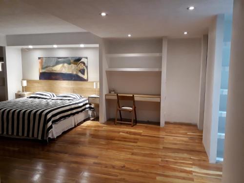 Un pat sau paturi într-o cameră la Loft desing