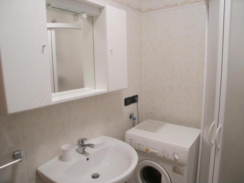 A bathroom at Alessia