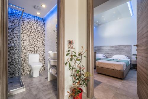 Koupelna v ubytování Savvas Luxury Suites