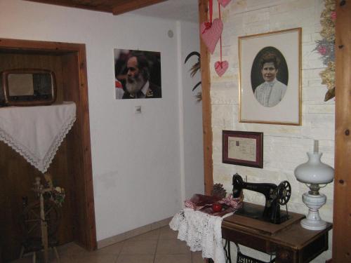 a room with a table and pictures on the wall at ban Kneissl`s in Umhausen
