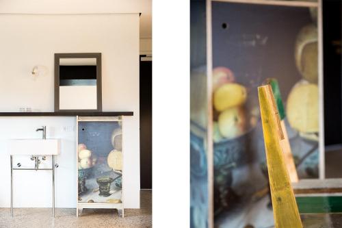 two pictures of a cabinet with fruit in it at Hotel Napoleonschuur in Amerongen