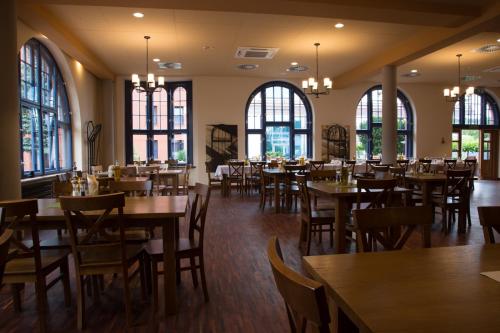 Restoran atau tempat lain untuk makan di Glas-Hotel 4*