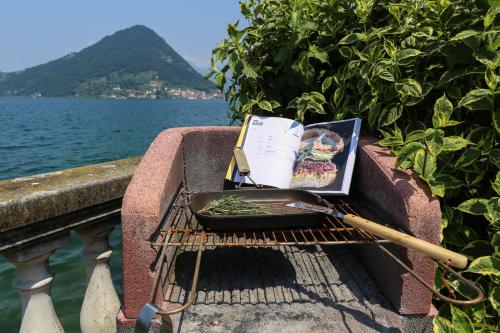 a tray of food sitting on a bench next to the water at La Casa sul Lago d'Iseo in Sulzano