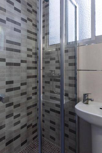 a bathroom with a shower and a sink at Pension Mesones in Granada