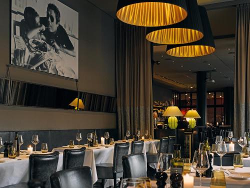 Restorāns vai citas vietas, kur ieturēt maltīti, naktsmītnē The George Hamburg