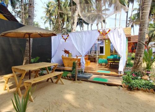 Zahrada ubytování Art Resort Goa