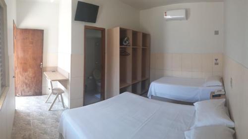 Un pat sau paturi într-o cameră la Hotel Maringa