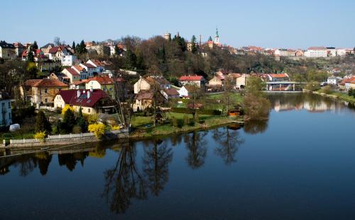 a town next to a large body of water at ROMANTIK HOTEL ELEONORA in Tábor