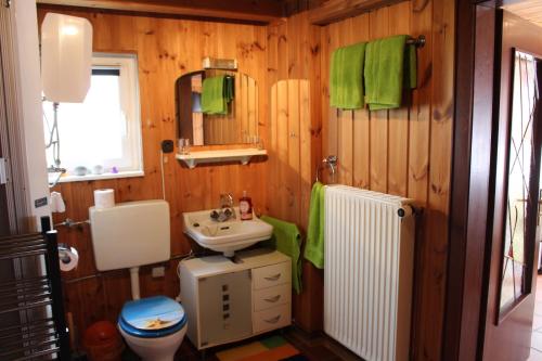 Kamar mandi di Ferienwohnung Maria