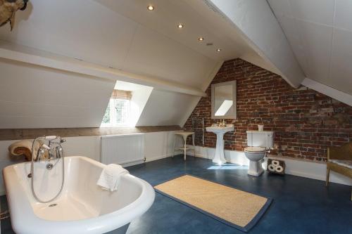 Gallery image of Gate House - Vivre Retreats in Wimborne Minster