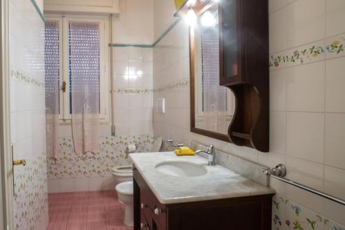a bathroom with a sink and a toilet at Villetta Rossella Mancaversa in Marina di Mancaversa