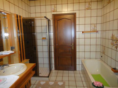 a bathroom with a shower and a tub and a sink at Quo Vadis Qui Vieni in Rovigo