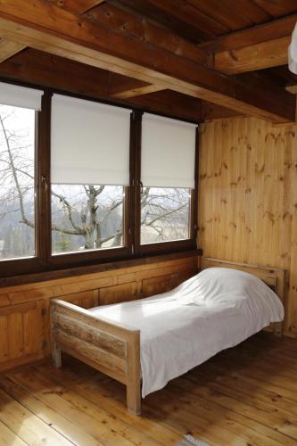 a bedroom with two windows and a bed in a room at Buflaczanka in Nowy Targ