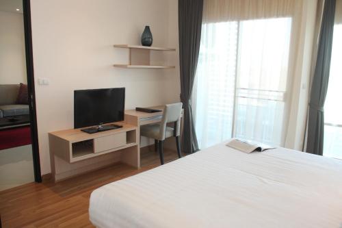 TV a/nebo společenská místnost v ubytování Park Village Rama II