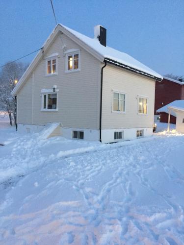 Το House in central Finnsnes τον χειμώνα