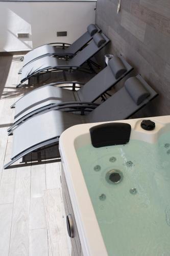 a jacuzzi tub in a room with chairs at La Sepia Boba (Adults only) in Peñíscola