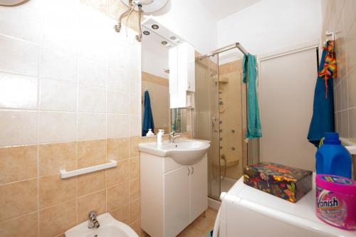a bathroom with a toilet and a sink at Il Mare In Giardino in Scauri