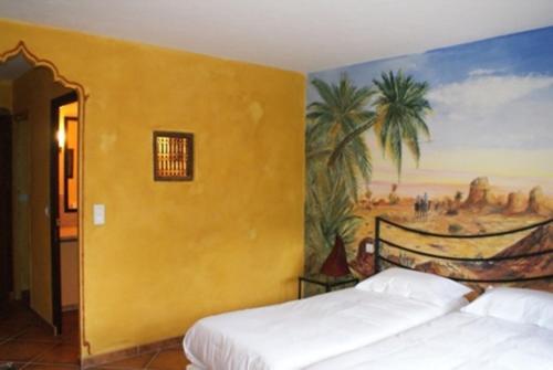 Ein Bett oder Betten in einem Zimmer der Unterkunft Hotel De La Gare