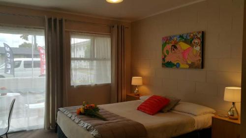 Ένα ή περισσότερα κρεβάτια σε δωμάτιο στο Six On Union Motel