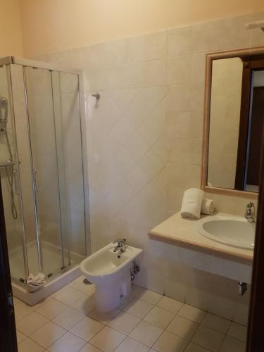 Ένα μπάνιο στο Hotel Castello Torre in Pietra