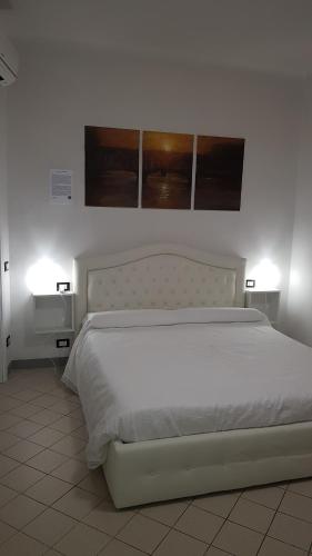 APARTMENT 8