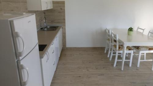 Kuchyň nebo kuchyňský kout v ubytování Apartments Toro