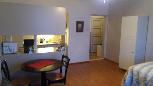 Μια τηλεόραση ή/και κέντρο ψυχαγωγίας στο Cosy studio apartment