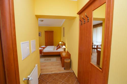 a hallway with a door leading to a bedroom at Hotel Járja in Hajdúszoboszló