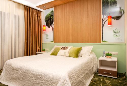 Tempat tidur dalam kamar di Villa Pinia Eco-hotel