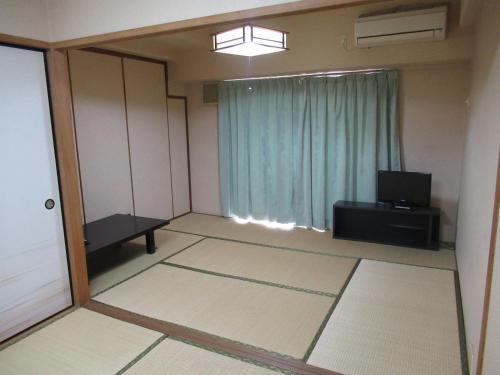 Una cama o camas en una habitación de Tsurusaki Hotel