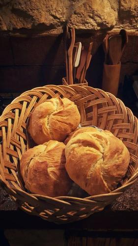 a basket with three croissants in it at Pensiunea Casa Dacilor in Podeni