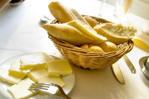 Еда / где поесть недалеко от отеля