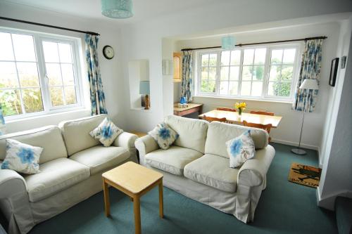 
A seating area at Tollgate Cottages Bed and Breakfast
