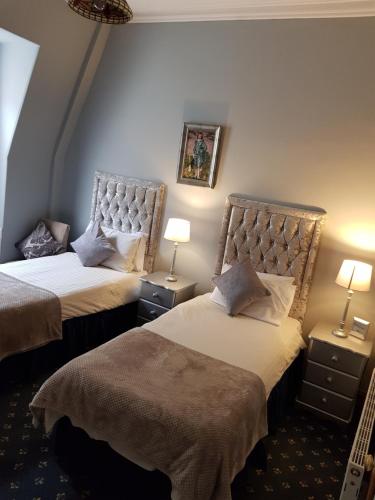 A bed or beds in a room at Glendale 