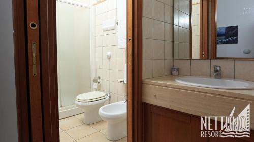 A bathroom at Nettuno Resort