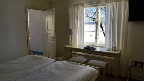 Postel nebo postele na pokoji v ubytování Hotell Grönfeltsgården