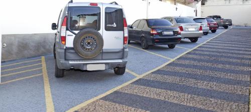 a bunch of cars parked in a parking lot at Hotel Village Campinas in Campinas