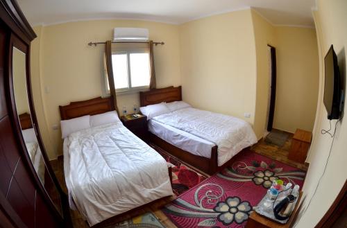 Postel nebo postele na pokoji v ubytování Royal Pyramids Inn