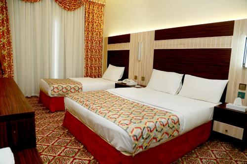 Llit o llits en una habitació de Deema Hotel