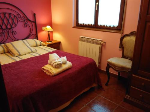 a bedroom with a bed with a towel on it at Casa Bodega Vacacional in Sajazarra