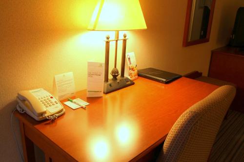 a desk with a computer and a lamp on it at 3 Rivers Hotel in Bozeman