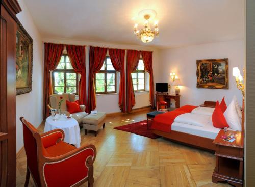 Postel nebo postele na pokoji v ubytování Romantik Hotel Burgkeller Residenz Kerstinghaus