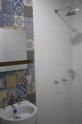 a bathroom with a sink and a mirror at Olas Del Caribe in San Andrés