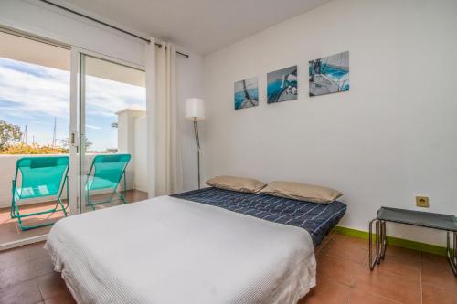 Posteľ alebo postele v izbe v ubytovaní Holidays Royal Marine