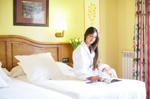  Hotel Ski Plaza & Wellness -  Room  picture :   Minibar    Bath    Safety deposit box                           